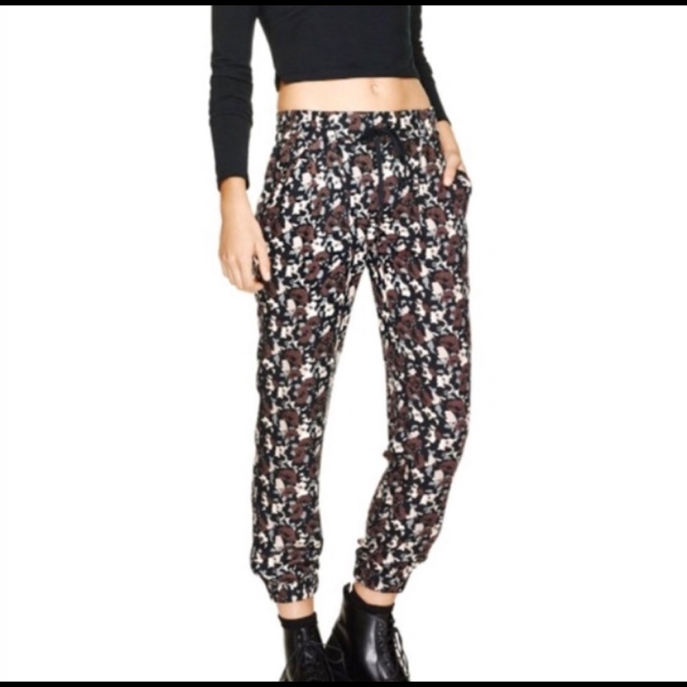 Aritzia Talula Floral joggers